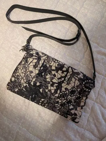 Kipling 숄더백 올 패턴 블랙 x 베이지 콤비 고품질