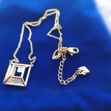 Swarovski 스퀘어 모티브 목걸이 핑크 골드 골드