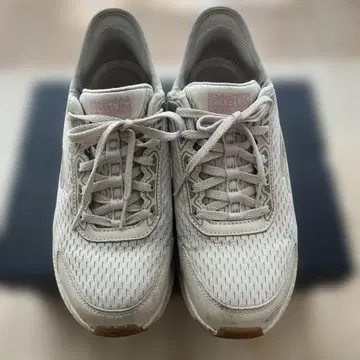 스케쳐스 슬립인즈 24.5cm 베이지 스니커즈 화이트