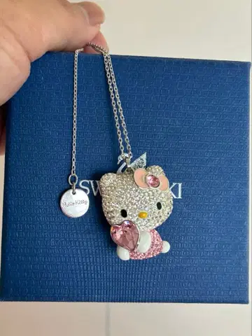 Swarovski Hello Kitty 귀걸이