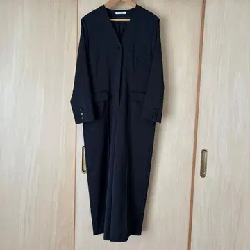 뷰티 앤 유스 점프수트