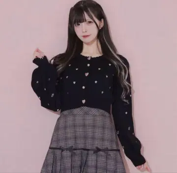 pium 바이컬러 하트 자수 가디건