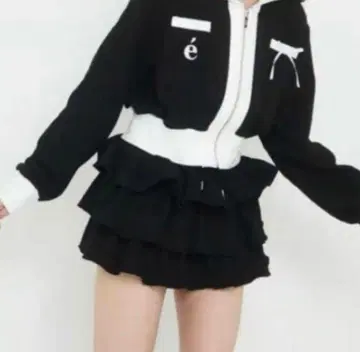 epine 에 frill skirt만