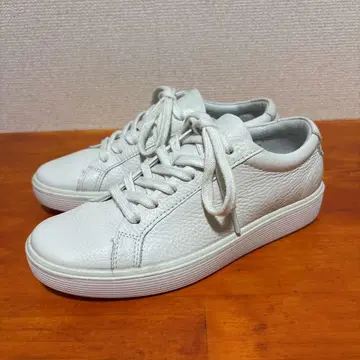 새상품급 ECCO 여성용 가죽 스니커즈 화이트 22cm 35