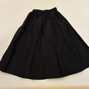 새상품급 23구 플레어 볼륨 허리밴딩 롱 스커트 블랙 30 XS
