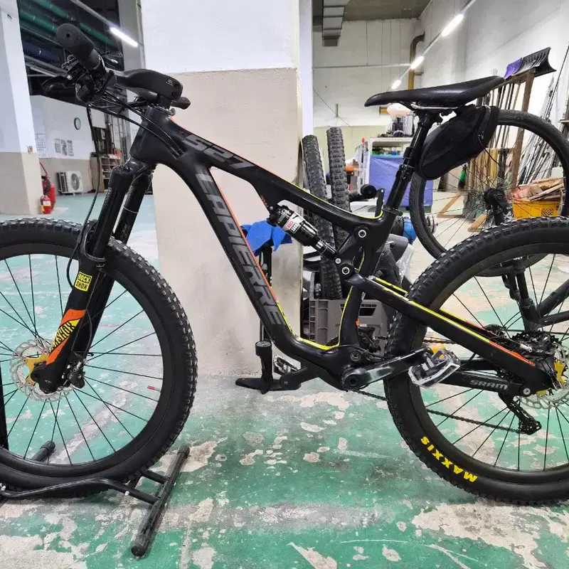 라피에르 AM527 카본 풀샥 MTB