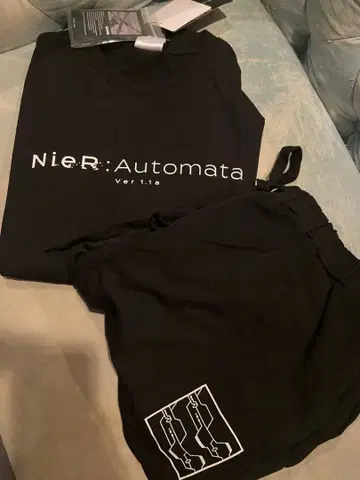 NieRAutomataVer1.1a 아베일 콜라보 티셔츠, 반바지