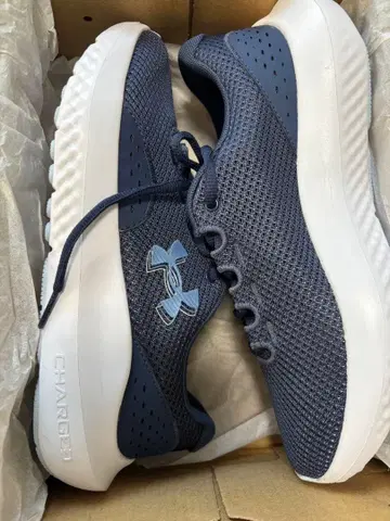 언더아머 차저드 러닝화 24cm