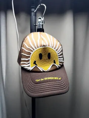 MARKET Smiley Let the SUNSHINE in 캡