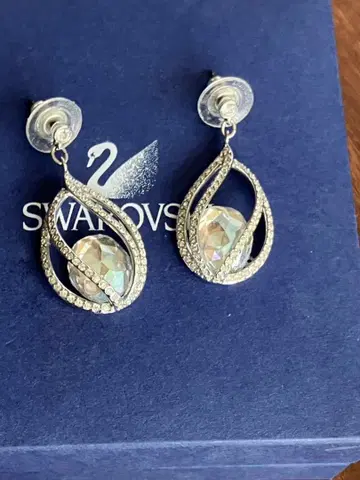 SWAROVSKI 스와로브스키 귀걸이 [양쪽 귀용] 미건