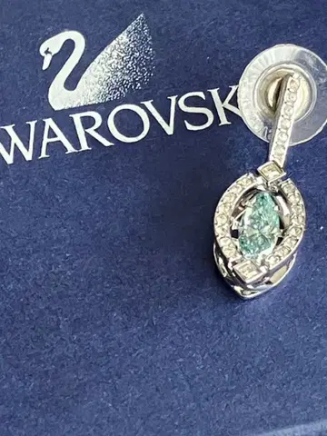 SWAROVSKI 스와로브스키 귀걸이 [ 한쪽 귀용 ] 라이트 그린