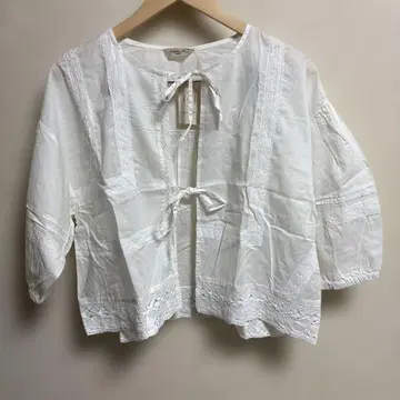새상품 사만사 모스모스 패치워크 레이스 블라우스 오프