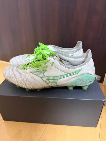 모렐리아 네오 3 한정판 26.5cm