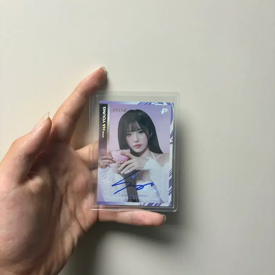 Purple Kiss Yuki sign polaroid wts purplekiss | Bunjang Global