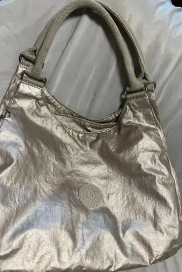 Kipling 토트백 메탈릭 샴페인 골드