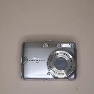 니콘 쿨픽스P4 / Nikon Coolpix P4 / Silver | 브랜드 중고거래 플랫폼