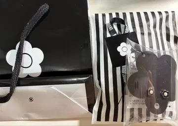 MARY QUANT 귀걸이 플라워 모티브