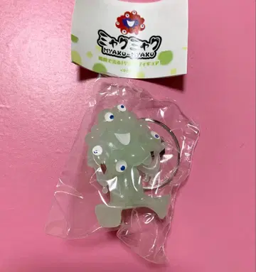 먀쿠먀쿠 축광 피규어 앉은 모습 간사이 만박 EXPO2025