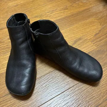 가격 인하 캠퍼 Right 부츠 38