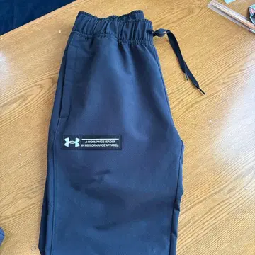 Under Armour 조거 팬츠 MD 사이즈 블랙