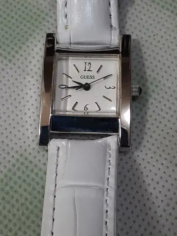 GUESS 여성용 손목시계 화이트 쿼츠
