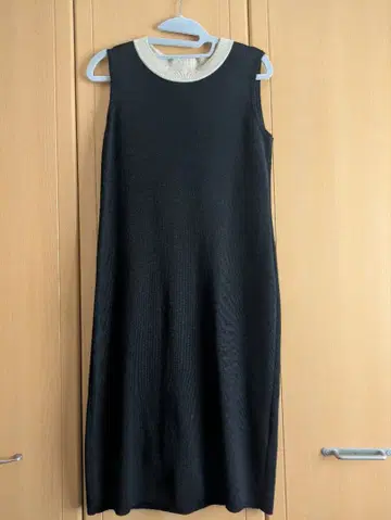 DAMA collection 슬리브리스 니트 블랙