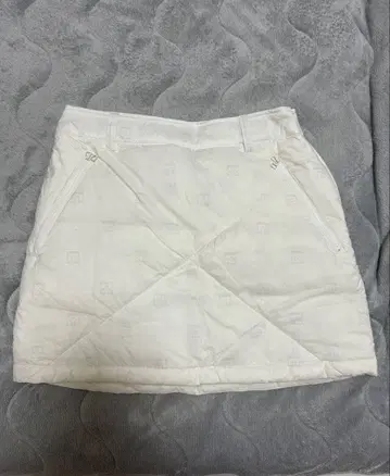 캘러웨이 충전솜 스커트 화이트 골프웨어