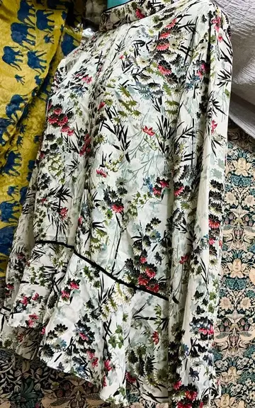 [ ZARA ] 꽃무늬 긴팔 블라우스 페플럼 디자인