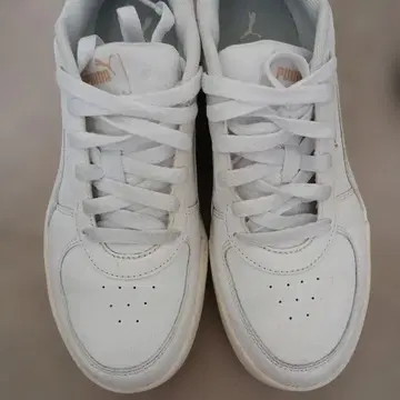 PUMA 화이트 스니커즈 와타나베 쇼타 Snow Man