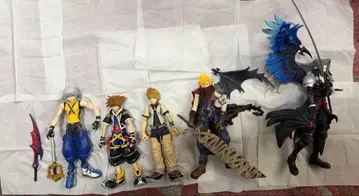 킹덤하츠 PLAY ARTS 소라 리쿠 록사스 클라우드 세피로스