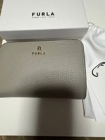 FURLA 이단 접이식 지갑 그레이지