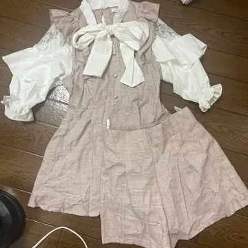 NOEMIE 체크 무늬 셋업 리본 하트 버튼