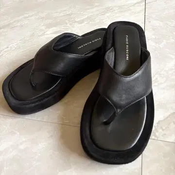 파비오 루스코니 가죽 통굽 쪼리 샌들 블랙 38