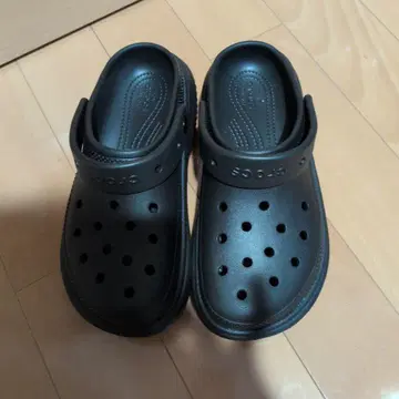 Crocs 클래식 플랫폼 크로그 블랙