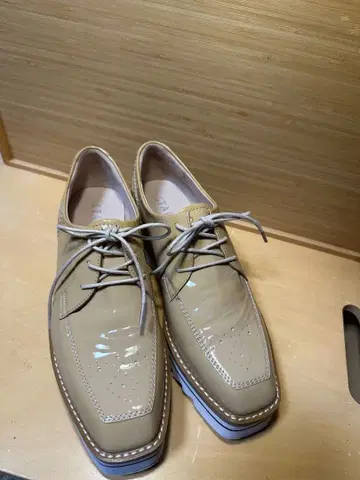 스타카토 에나멜 베이지