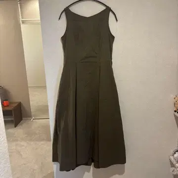 emmi 슬리브리스 원피스 카키 사이즈 1