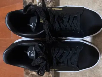 PUMA 블랙 골드 스니커즈