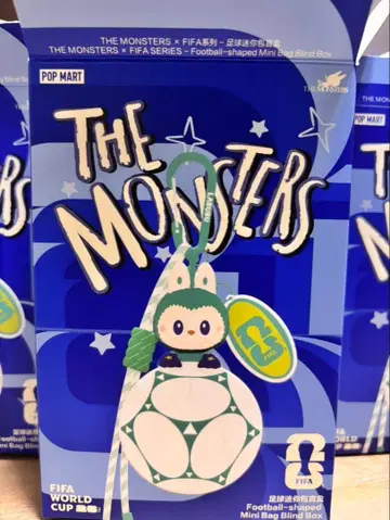 POP MART THE MONSTERS 라브브 축구공 키링