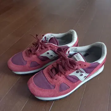 Saucony 빨간색 스웨이드 러닝화 26.5cm