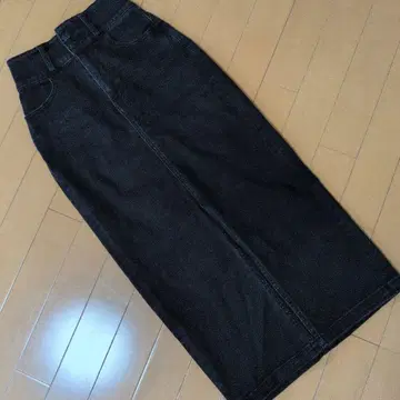 블랙 데님 타이트 스커트 롱 기장 슬릿 포함