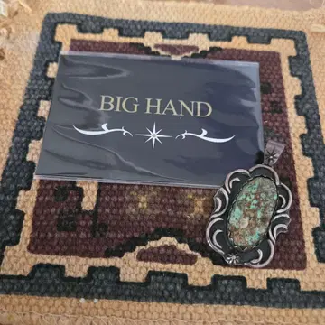 BIG HAND 터콰이즈 아라베스크 탑