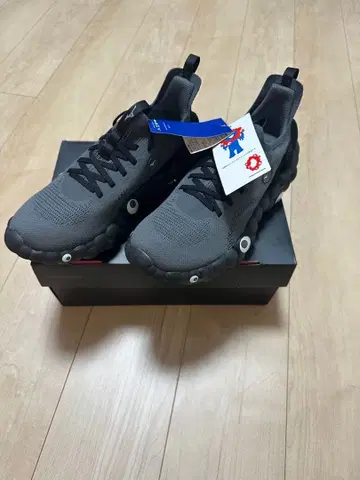 Mizuno Enerzy 미야쿠미야쿠 스니커즈