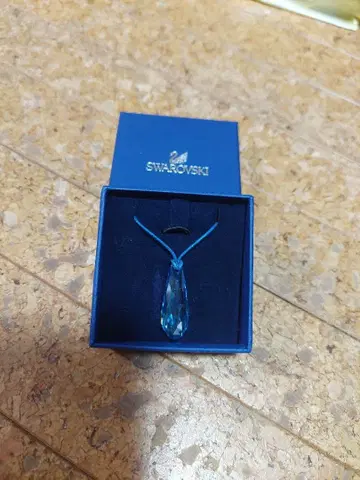 SWAROVSKI 드롭형 크리스탈 목걸이