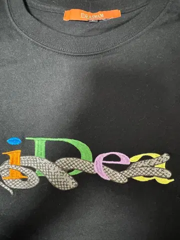 IDEASWAM T셔츠 블랙 자수 로고 빈티지