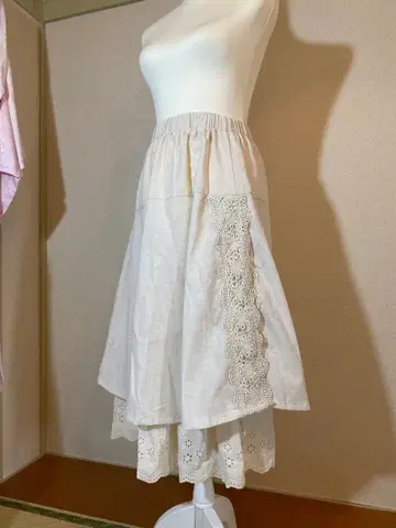 모리걸 린넨풍 레이스 장식 플레어 스커트