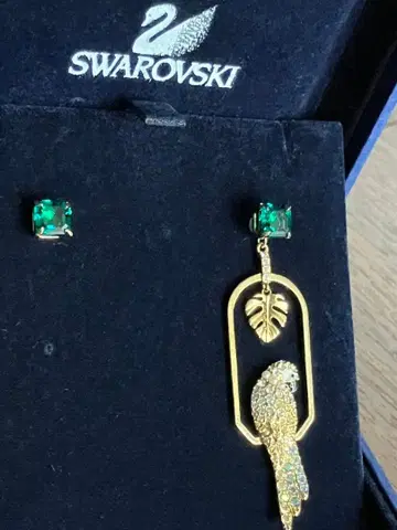 SWAROVSKI 스와로브스키 귀걸이 [양쪽 귀용] 버드 골드 파베