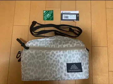GREGORY 패디드 숄더 파우치 M 스노우 레오파드