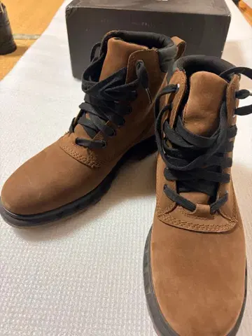 SOREL 워크 부츠 브라운