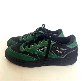 새상품급 PLEASURES x REEBOK CLASSIC CLUB