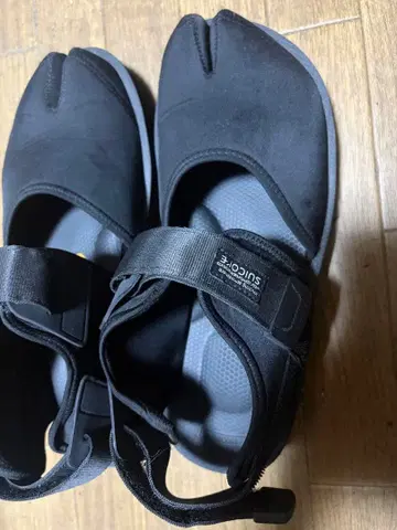 SUICOKE 타비형 샌들 블랙 27cm